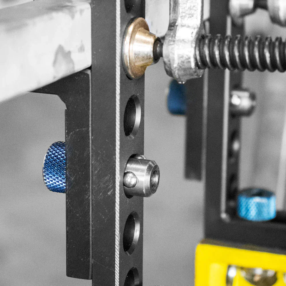 Ajustable ball lock bolt join two right angle bracket together