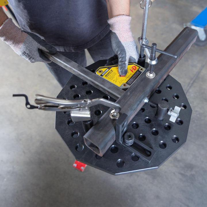 Trípode Scout, 14" (35.56 cm) de Diámetro, Soporte de Trabajo, Sistema de 5/8"