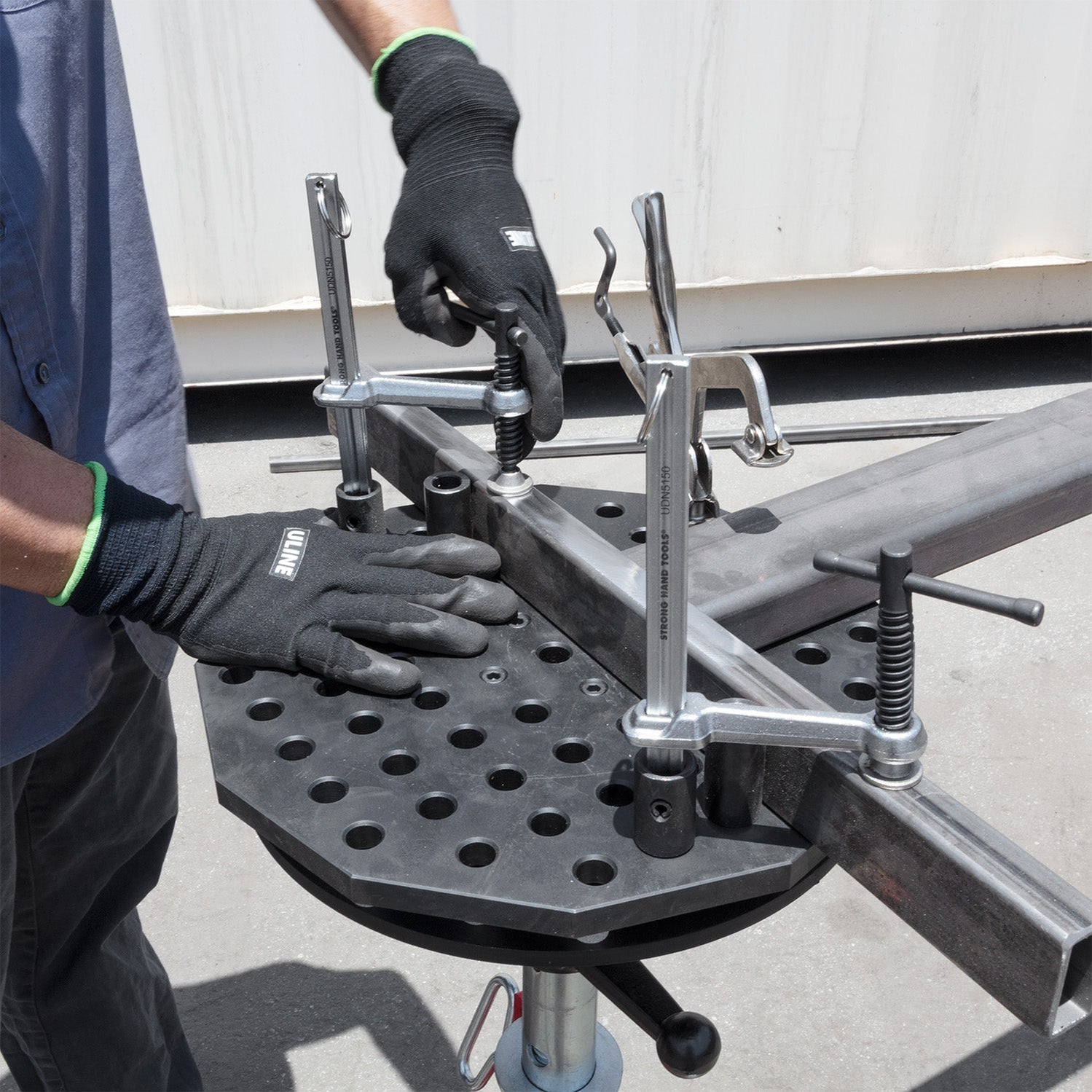 Trípode Scout, 14" (35.56 cm) de Diámetro, Soporte de Trabajo, Sistema de 5/8"