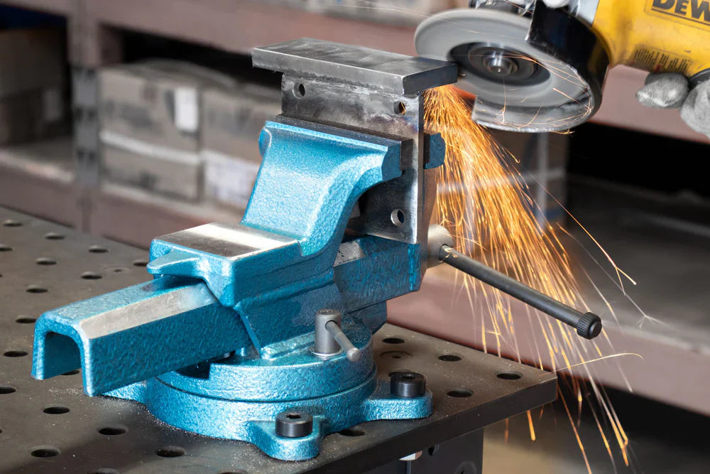 Tornillo de Banco Forjado, Ajuste para Agujeros de 5/8" (1.59 cm)